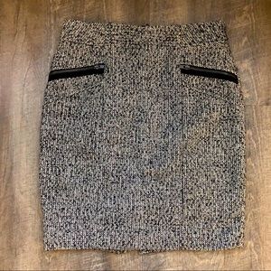 Forever 21 Tweed Size M Black/White career Skirt